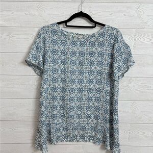 Loft Women’s Blue Floral Short Sleeve Blouse. Size M Petite